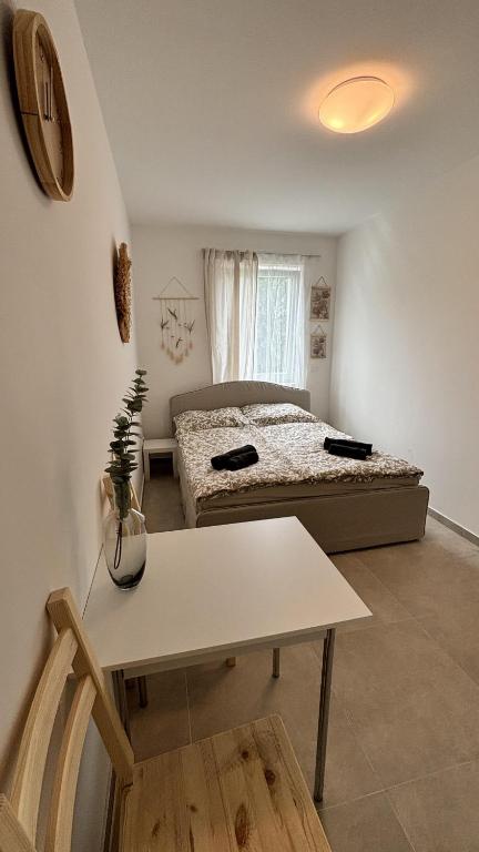 Postel nebo postele na pokoji v ubytování Langenzersdorf Apartment