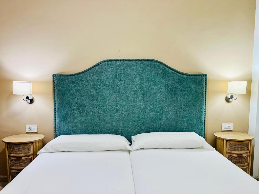 A bed or beds in a room at Apartamentos Frontera