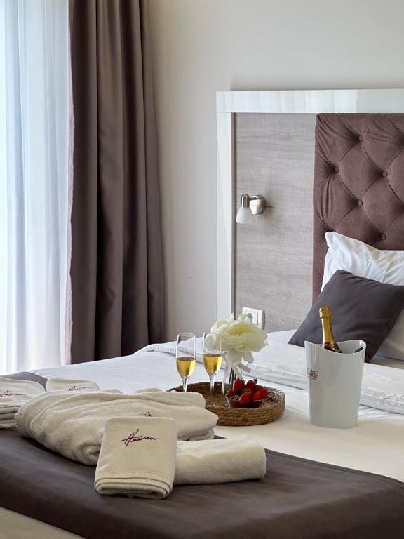 Postel nebo postele na pokoji v ubytování Heaven Lux Ulcinj