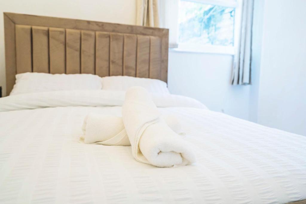 Postel nebo postele na pokoji v ubytování Majestic Inn