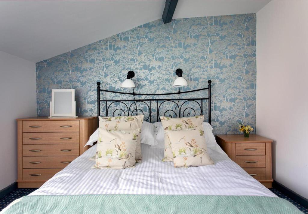 Fisher Arms Community Pub - Double Room