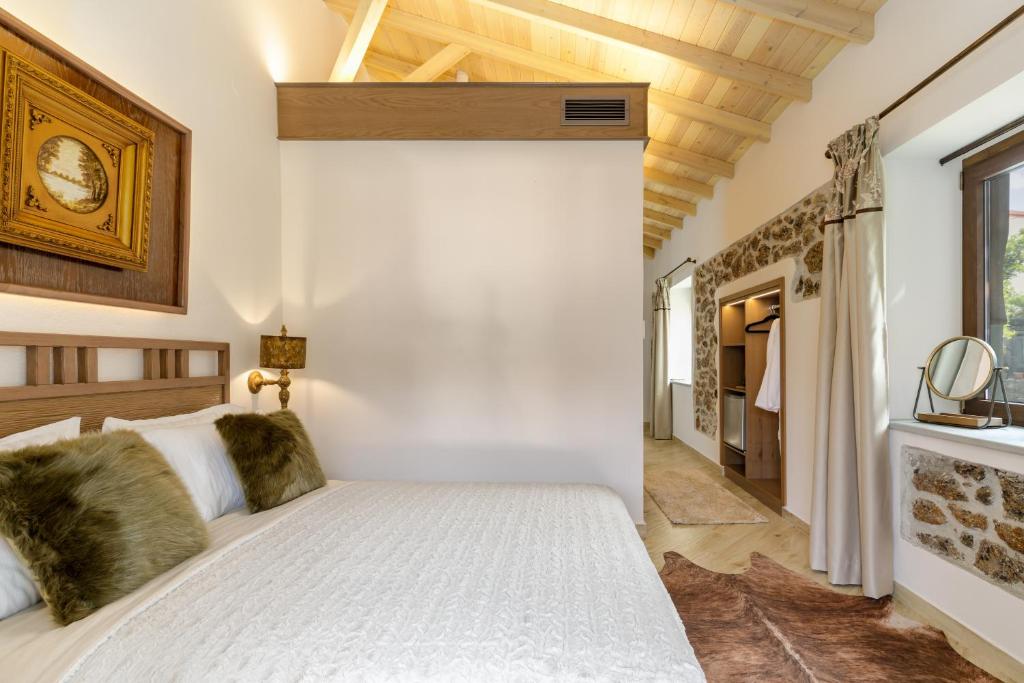 Postel nebo postele na pokoji v ubytování Meydani Suites