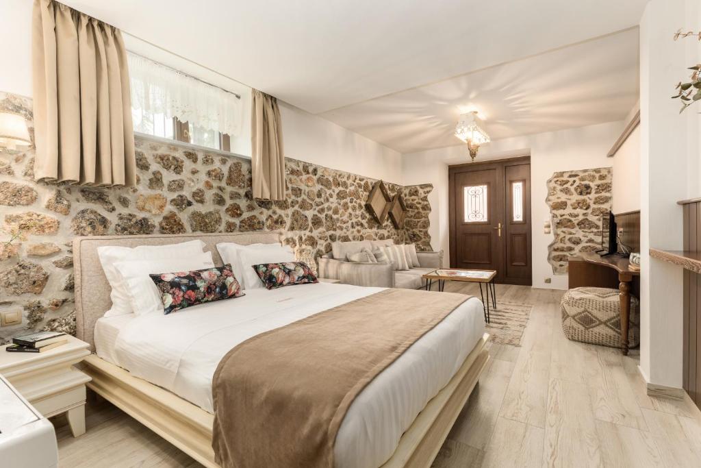 Postel nebo postele na pokoji v ubytování Meydani Suites