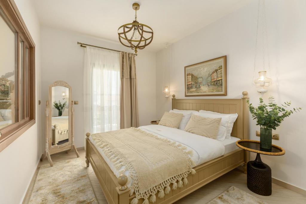 Postel nebo postele na pokoji v ubytování Meydani Suites