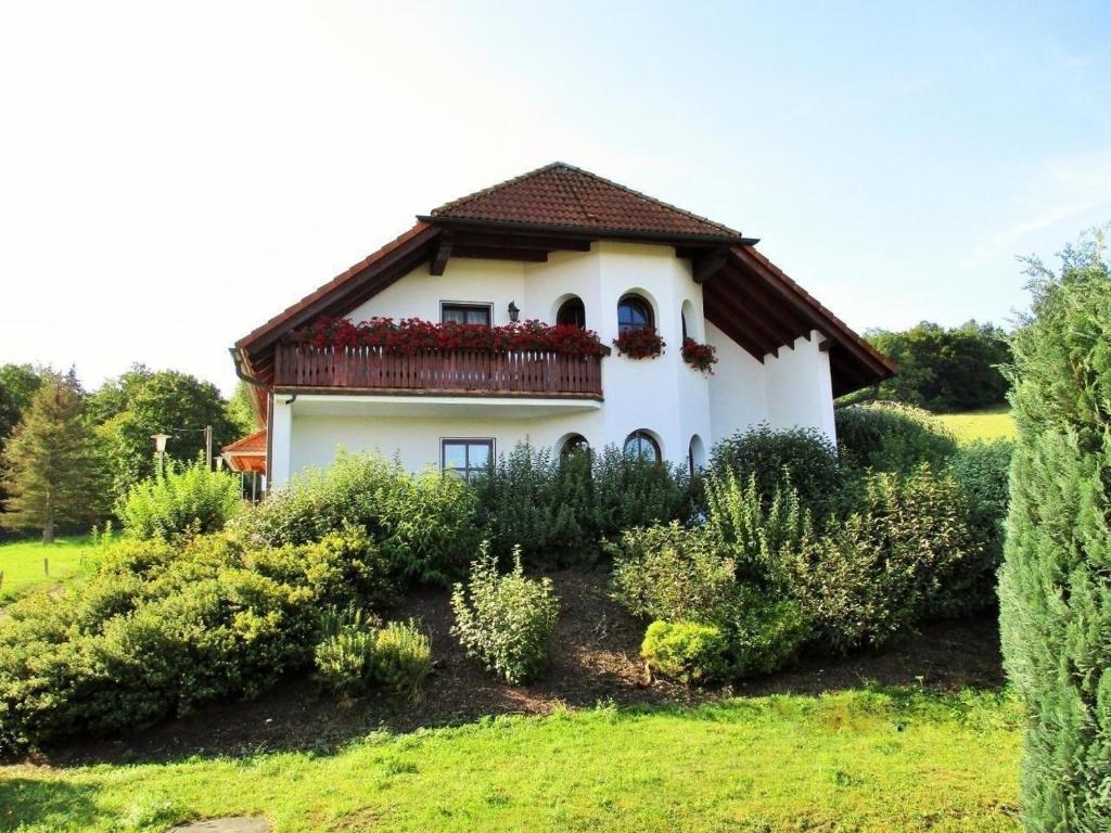 Wohnung in Fischbach mit Terrasse, Garten und Grill, Waltershausen
