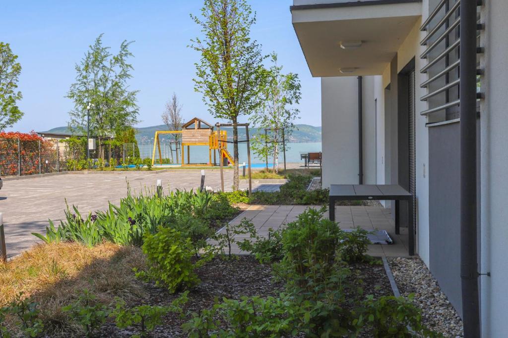 Platán Holiday Apartman with lakeview 8630 Balatonboglár, Kodály Zoltán utca 64-66 kép - 1