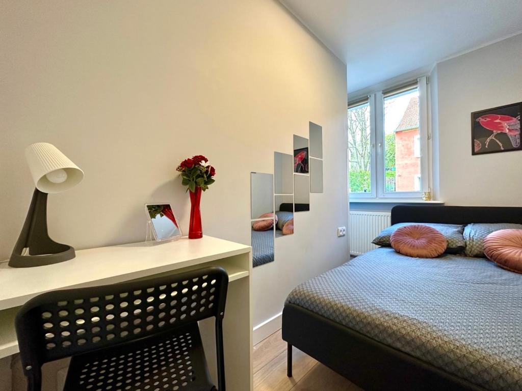 Giường trong phòng chung tại MMRent Bird Room