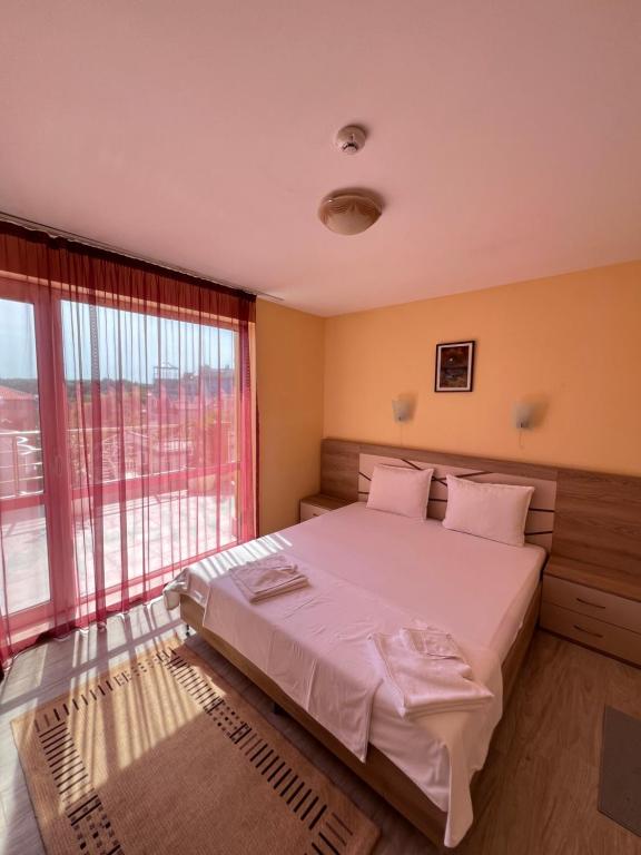 Postel nebo postele na pokoji v ubytování Hotel Damyanoff