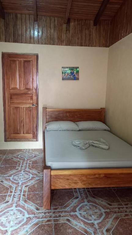 Postel nebo postele na pokoji v ubytování Surf Shack Room #2