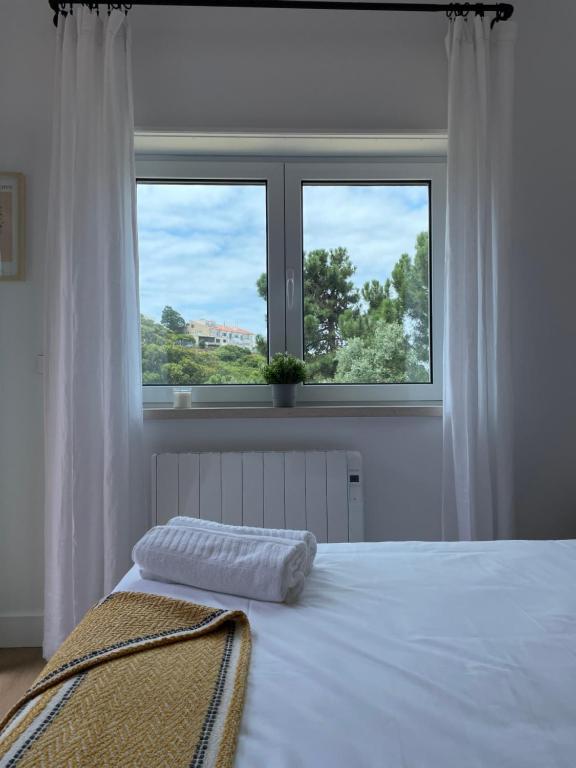 Postel nebo postele na pokoji v ubytování Oliva Home Ericeria