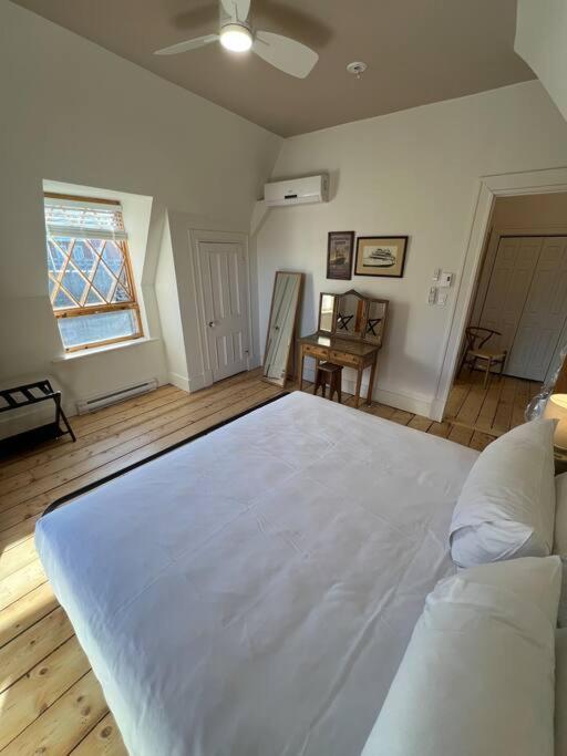 Postel nebo postele na pokoji v ubytování Maison du Havre Grand Duplex