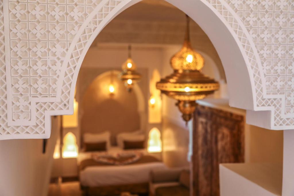 Postel nebo postele na pokoji v ubytování Riad Anya & SPA