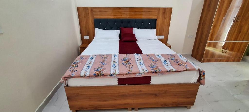 Postel nebo postele na pokoji v ubytování Parvatiya Homestay