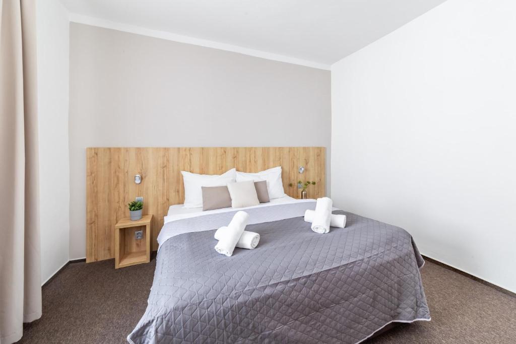 Postel nebo postele na pokoji v ubytování Hotel Sněžné