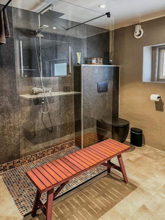 Ванная комната в Husly Reine - your home with Reinebringen view