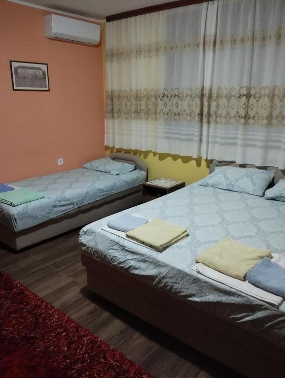 Postel nebo postele na pokoji v ubytování Guesthouse Bato
