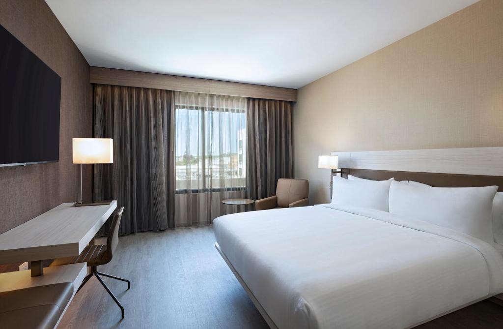 Postel nebo postele na pokoji v ubytování AC Hotel by Marriott Waco Downtown
