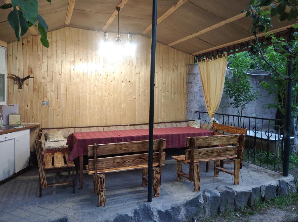 Fotografie z fotogalerie ubytování ТИФАНИ - дом с бассейном у речки v destinaci Bjni