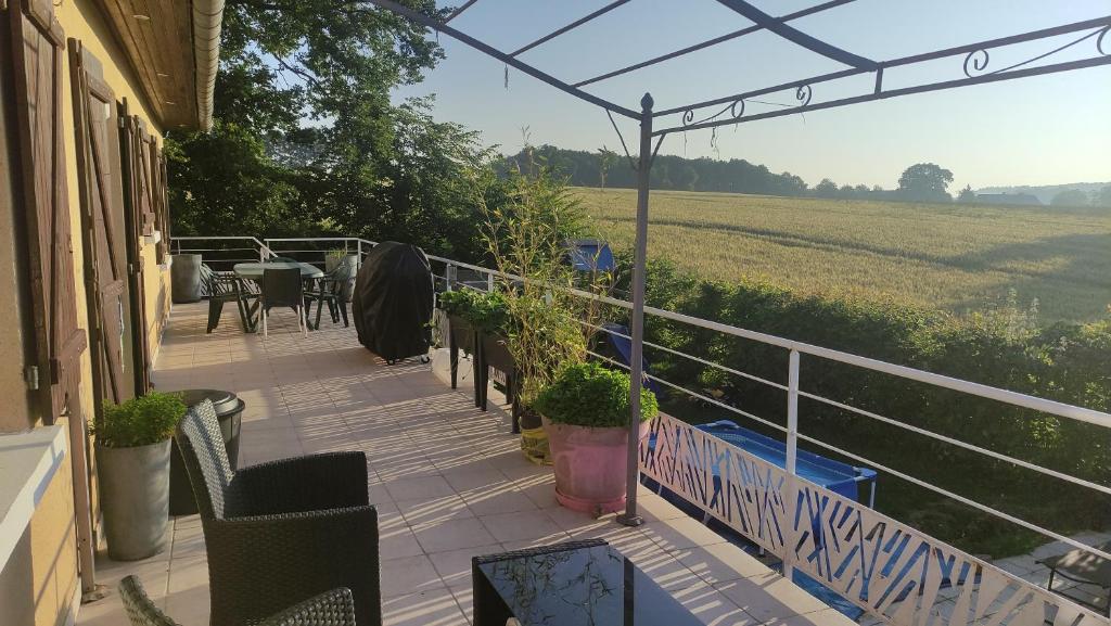 Photo de la galerie de l'établissement Maison à la campagne avec transport jusqu'au circuit des 24h, à Souligné-Flacé