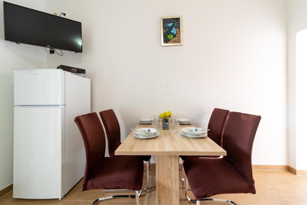 TV a/nebo společenská místnost v ubytování Apartmani Višnja