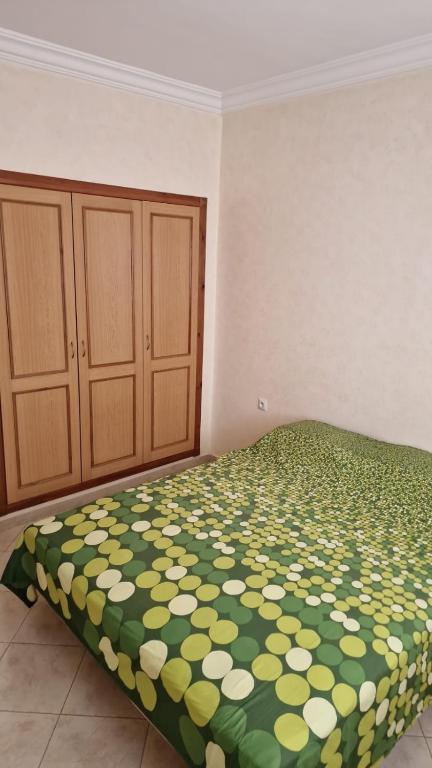 Postel nebo postele na pokoji v ubytování Bayt al atiq, Martil