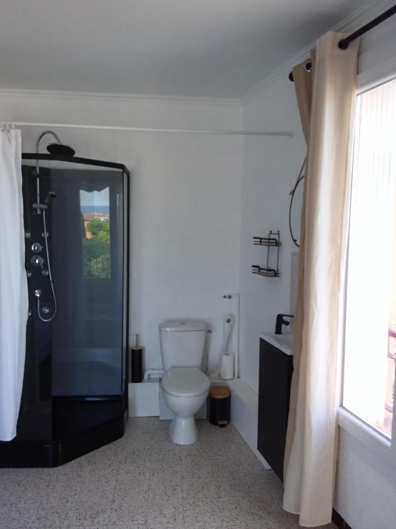 Koupelna v ubytování Ogooué appartement entier Lumineux 94m2 maxi 6 couchage 3 chambres