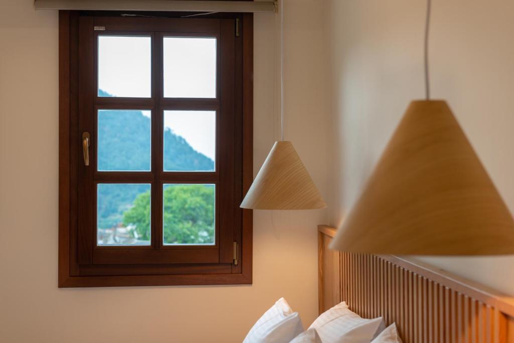 Nespecifikovaný výhled na hory nebo výhled na hory při pohledu z hotelu