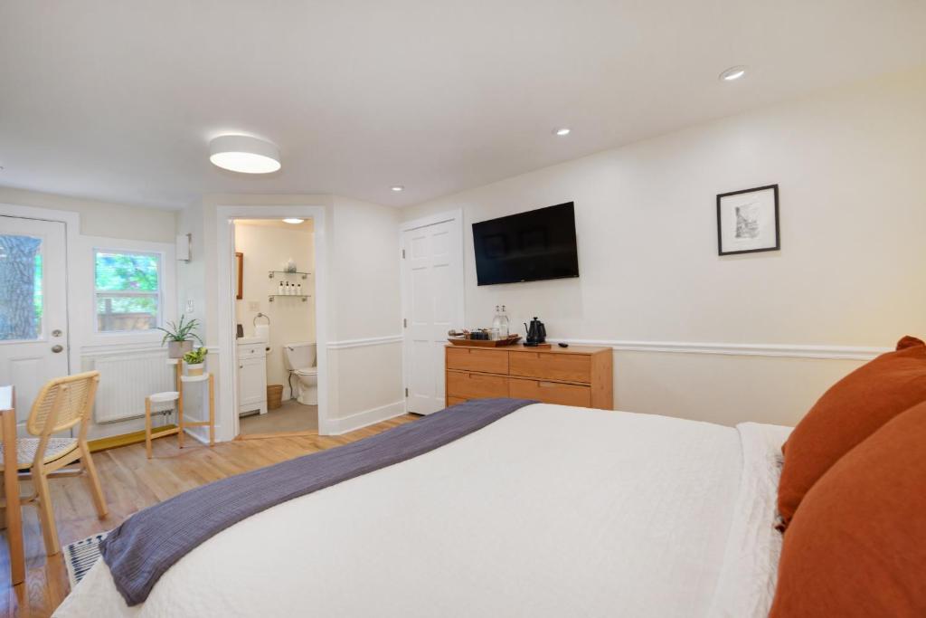 Μια τηλεόραση ή/και κέντρο ψυχαγωγίας στο Boulder Guest House