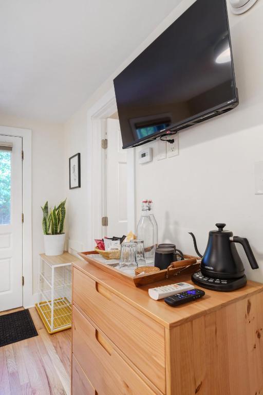 Μια τηλεόραση ή/και κέντρο ψυχαγωγίας στο Boulder Guest House