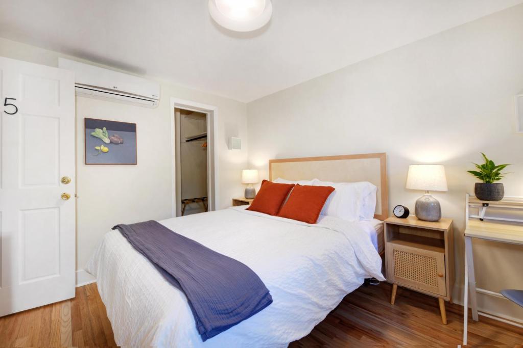 Ένα ή περισσότερα κρεβάτια σε δωμάτιο στο Boulder Guest House