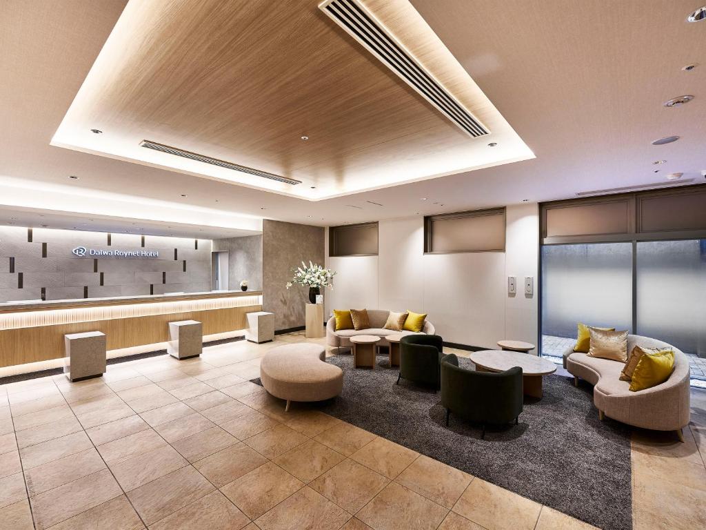 岐阜市にあるダイワロイネットホテル岐阜のロビー(ソファ、椅子付)、待合室が備わります。