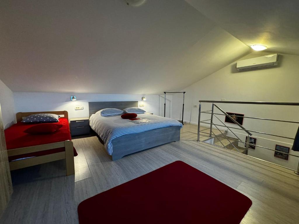 Postel nebo postele na pokoji v ubytování Perla Apartments Opatija - apartments with sea view