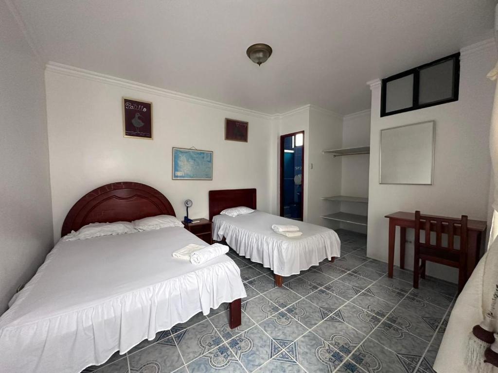 Postel nebo postele na pokoji v ubytování Hostal Insular