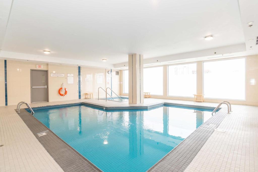 Sandman Signature Toronto Airport Hotel - Resim 7