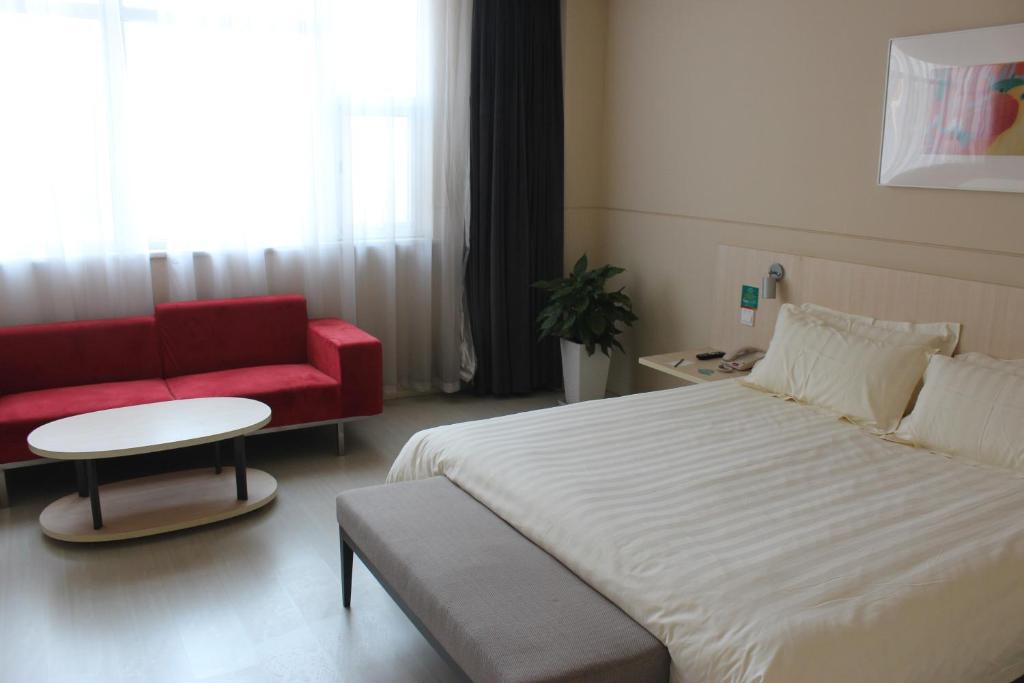 Postel nebo postele na pokoji v ubytování Jinjiang Inn Anyang Insititute of Technology