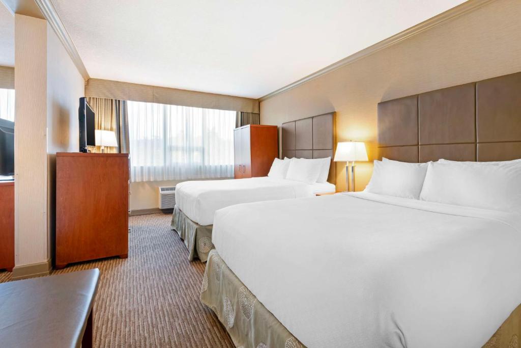 Postel nebo postele na pokoji v ubytování Best Western Plus Barclay Hotel