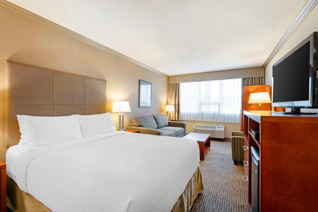 TV a/nebo společenská místnost v ubytování Best Western Plus Barclay Hotel