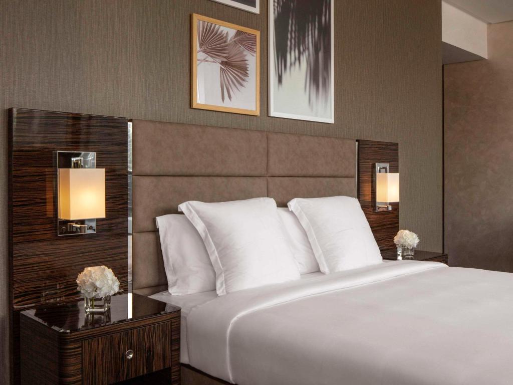 Postel nebo postele na pokoji v ubytování Hyde Hotel Dubai