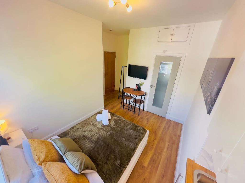 a living room with a couch and a table at Zee homes W6 in London