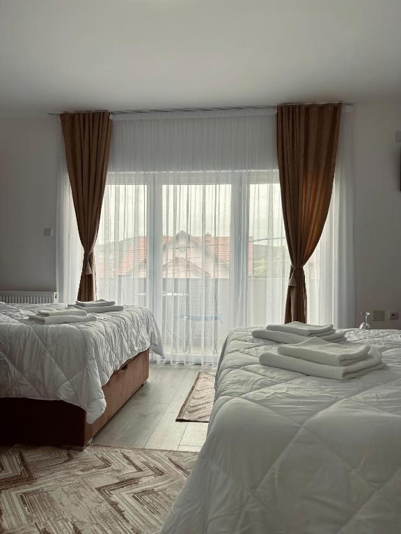 GreenHill Apartments - Habitación Cuádruple Con Balcón