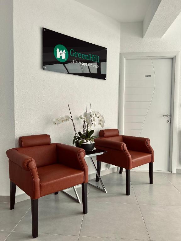 Posezení v ubytování GreenHill Apartments