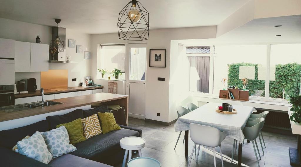 Χώρος καθιστικού στο B&B De Stille grens, sfeervol vakantiehuis dichtbij bos en rust