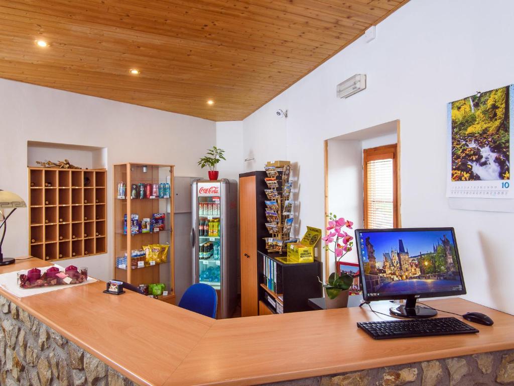 Příslušenství pro přípravu čaje a kávy v ubytování Hotel BELLA