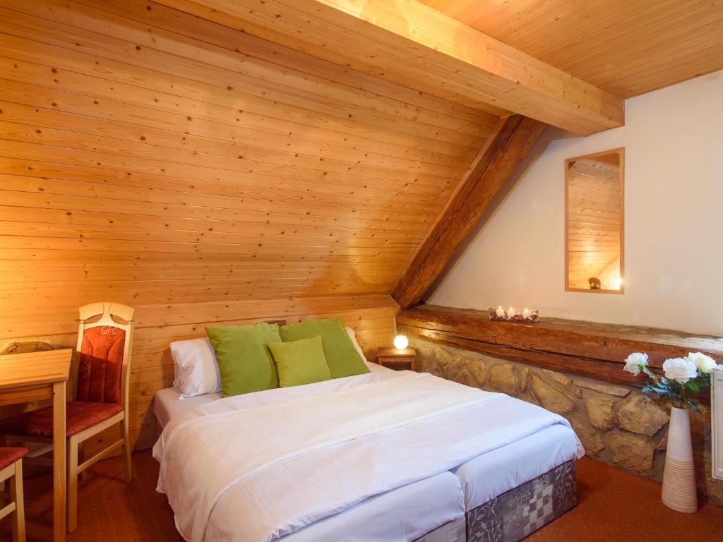 Postel nebo postele na pokoji v ubytování Hotel BELLA