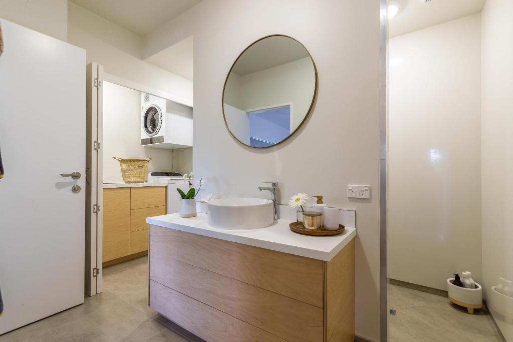 InnThePink Apartment on Lake Edge Queenstown - Resim 3