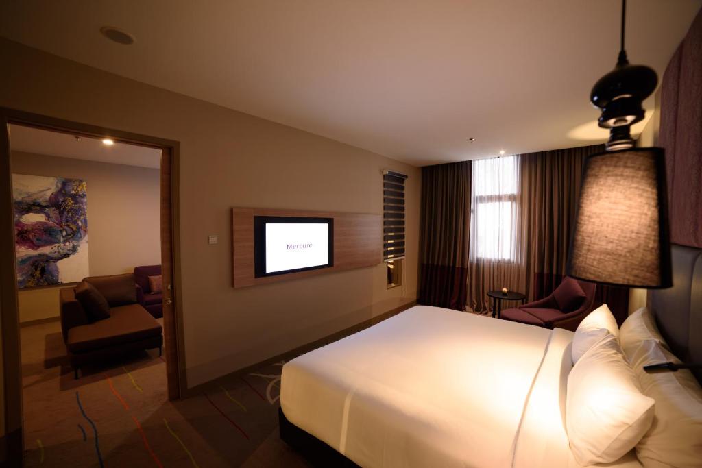 Mercure Selangor Selayang - Executive Queen Suite With Sofa