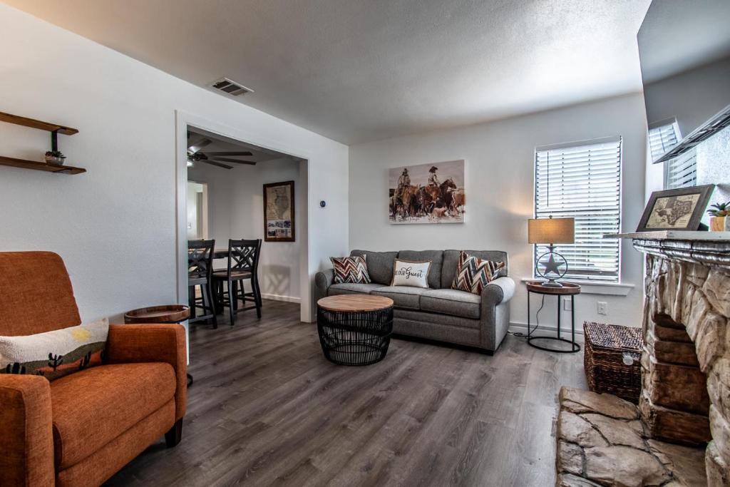 Khu vực ghế ngồi tại Blue Wave Cottage