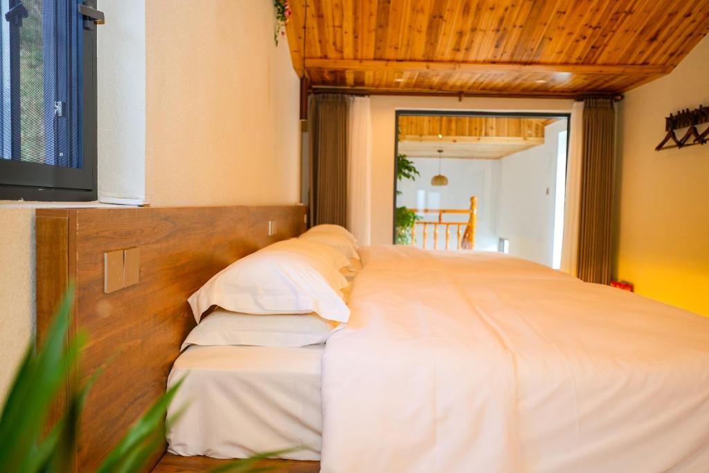 Postel nebo postele na pokoji v ubytování 楊家小院