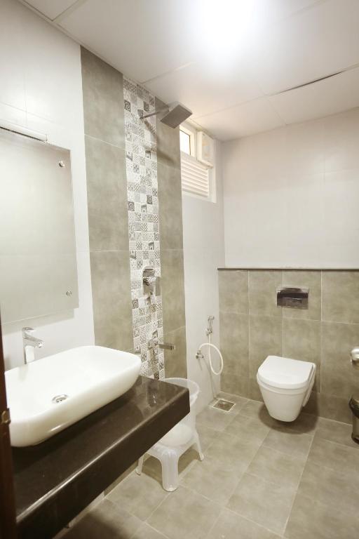 Koupelna v ubytování Hotel Kek Grand Pvt Ltd