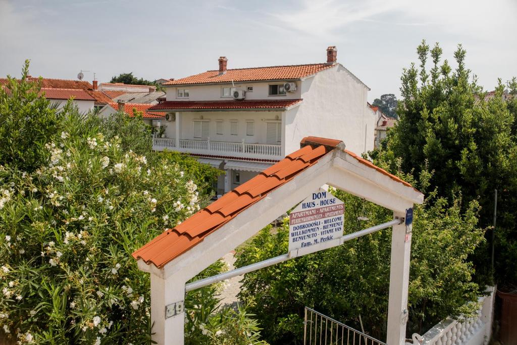 Metka Holiday Home